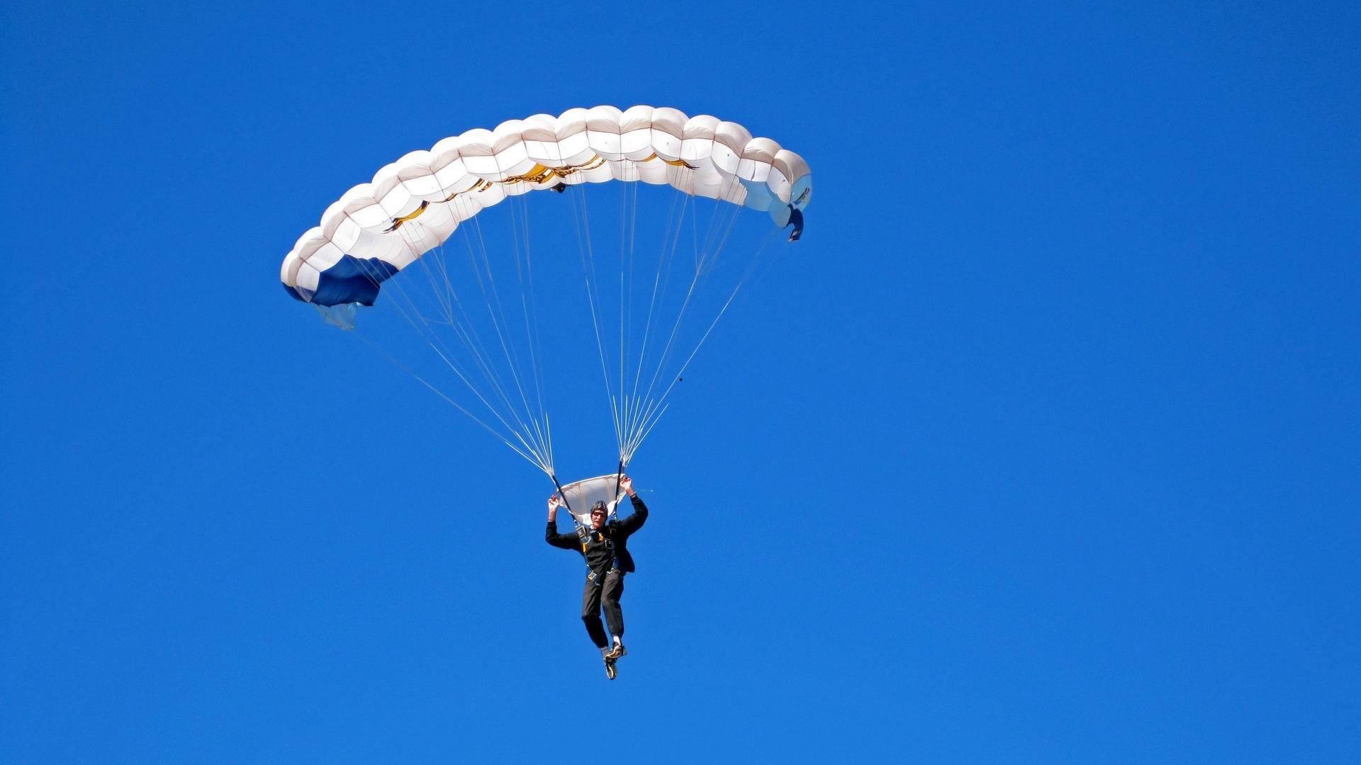 孔帕尼一雪前耻！凯恩双响超越传奇前锋，拜仁2-0晋级欧冠16强